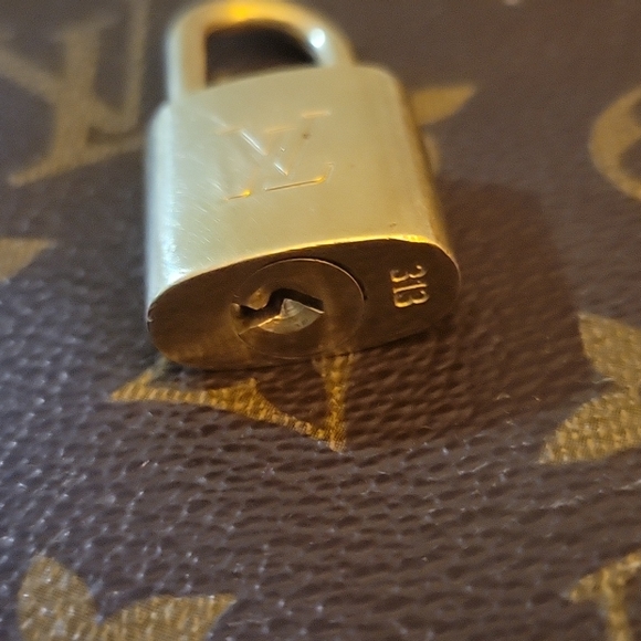 AUTHENTIC VINTAGE LOUIS VUITTON PADLOCK #313 - Picture 3 of 4